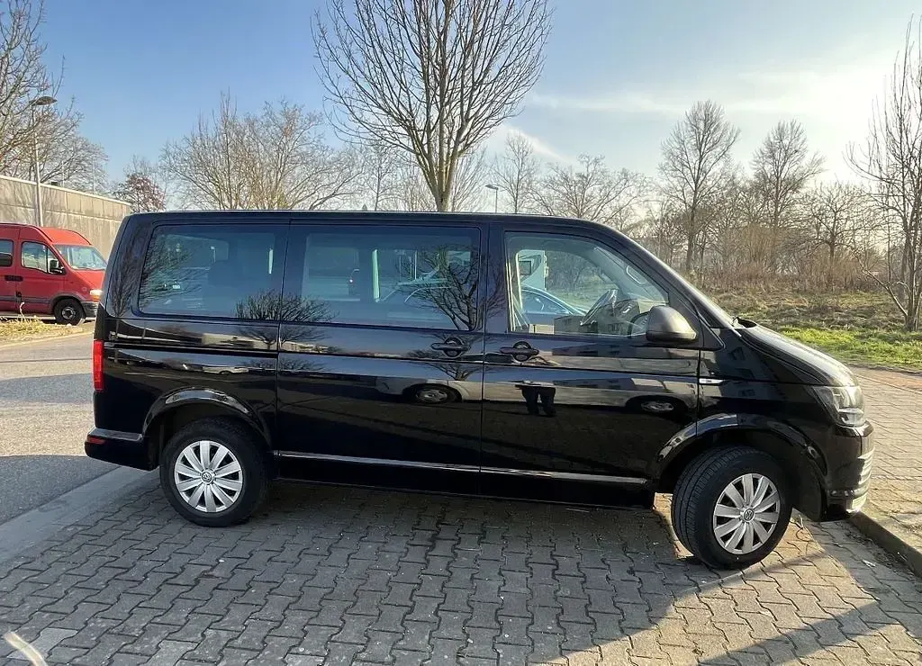 Gebraucht VW Multivan 139 PS (102 kW) 2018 Schwarz Van / Kleinbus