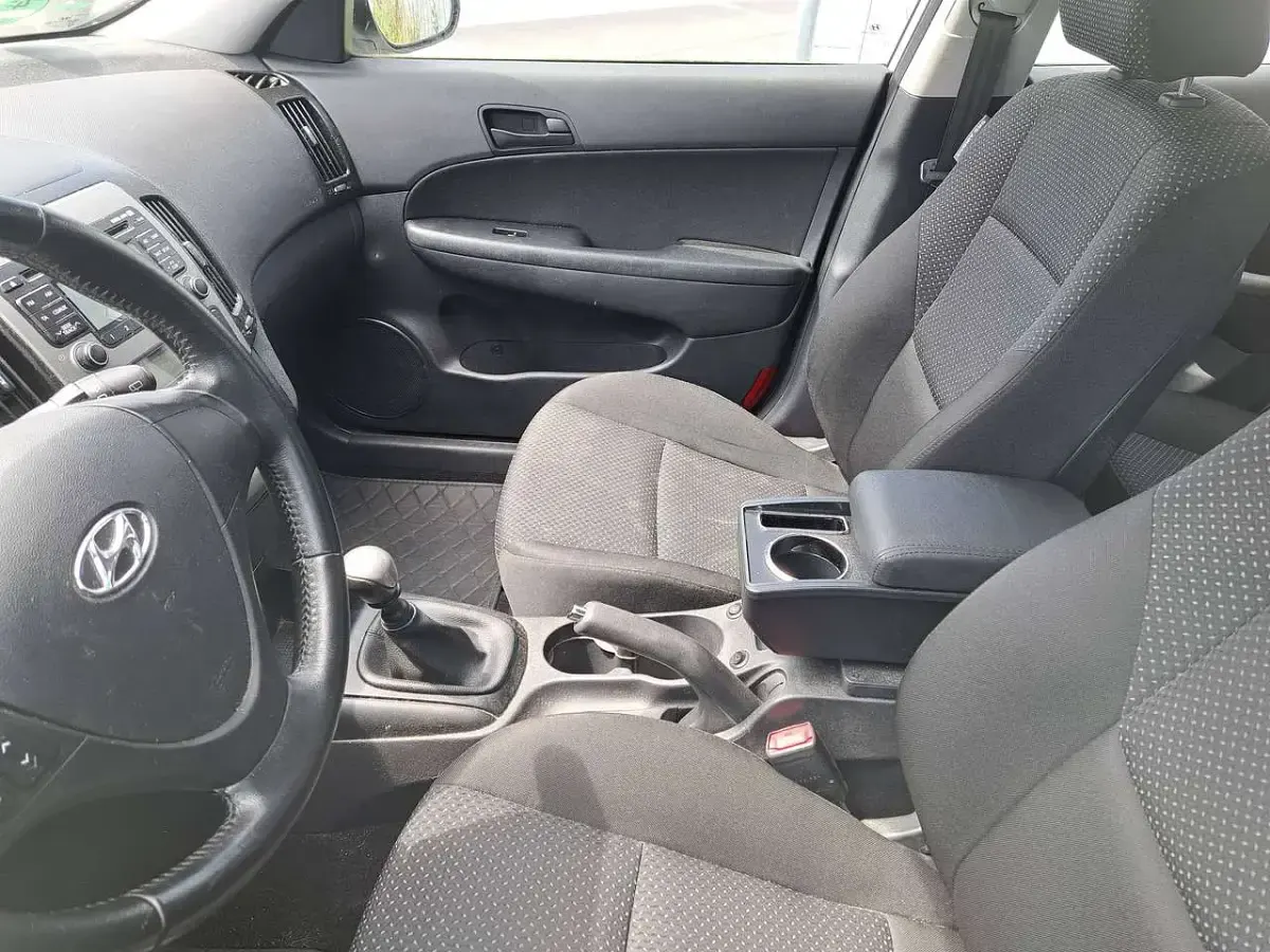 Gebraucht Hyundai i30 90 PS (66 kW) 2009 Weiß Limousine