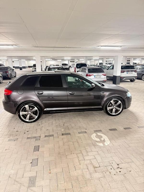 Grau Gebraucht 2006 Audi A3 Sportback Kleinwagen | 4.500 € (Teuer) - Bild 1/4