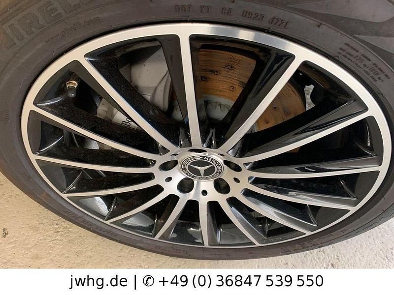 Gebraucht Mercedes GLC300e AMG 211 PS (155 kW) 2021 Selenitgrau SUV