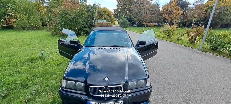 Schwarz Gebraucht 2000 BMW 318 Cabriolet Cabrio | 8.008 € - Bild 1/4