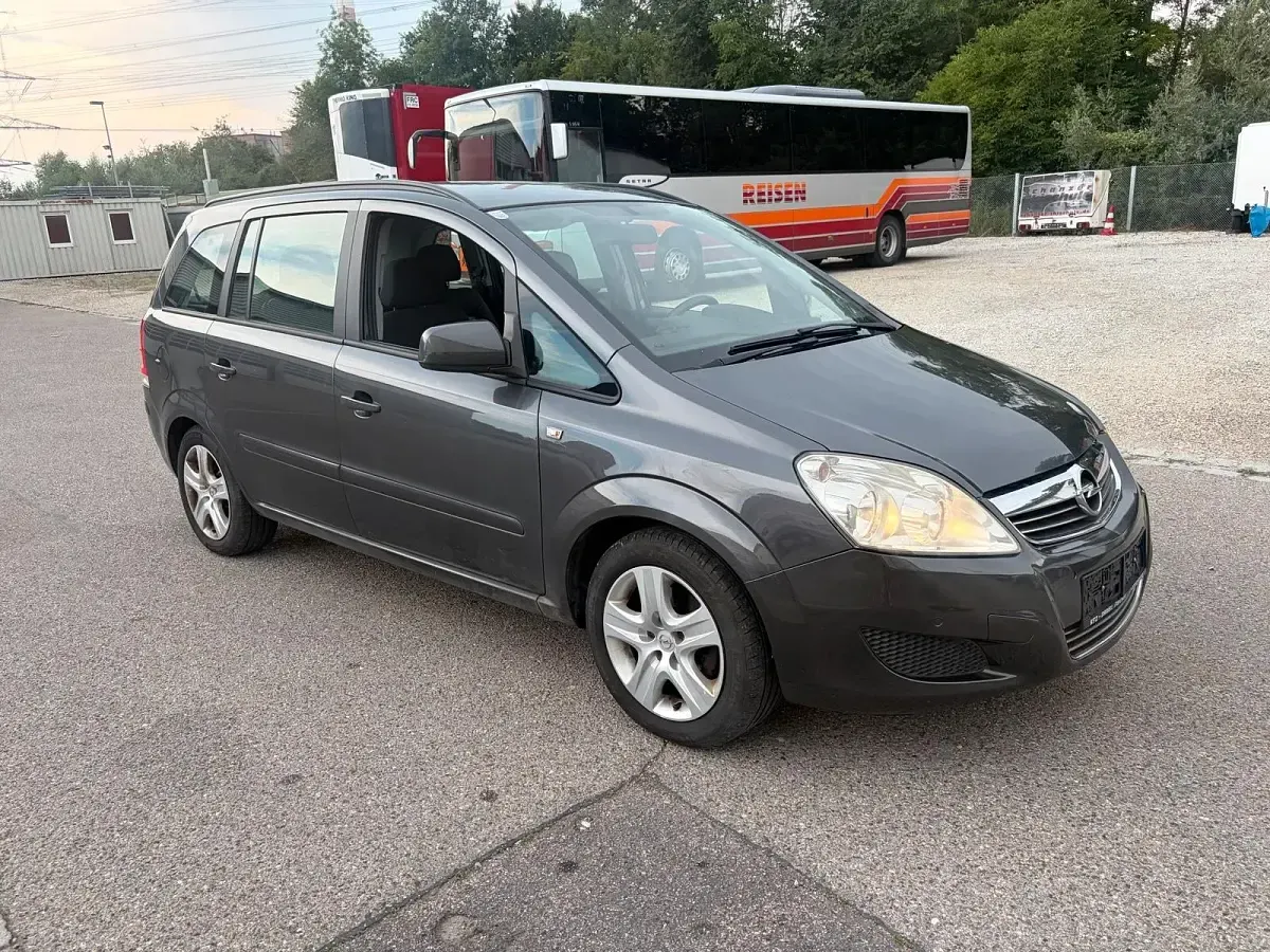 Gebraucht Opel Zafira 116 PS (85 kW) 2012 Silber Van / Kleinbus