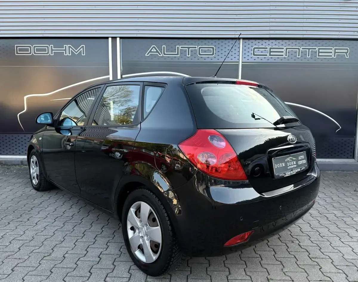 Brugt Kia Ceed EX 143 HK (105 kW) 2007 Sort Hatchback