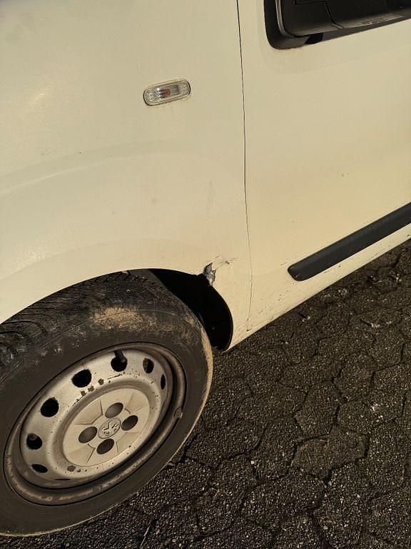 Gebraucht Peugeot Bipper 75 PS (55 kW) 2011 Weiß Van / Kleinbus