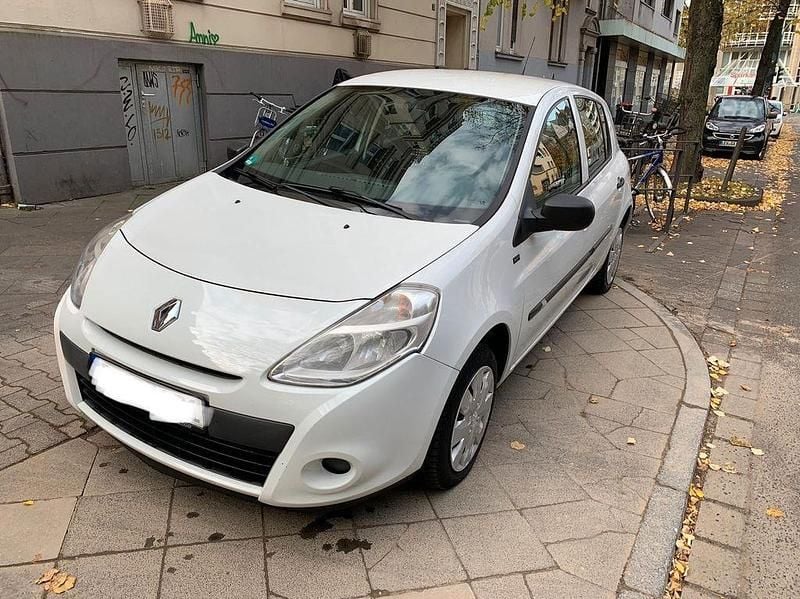 Weiß Gebraucht 2011 Renault Clio II Limousine | 4.000 € (Fairer Preis) - Bild 1/4