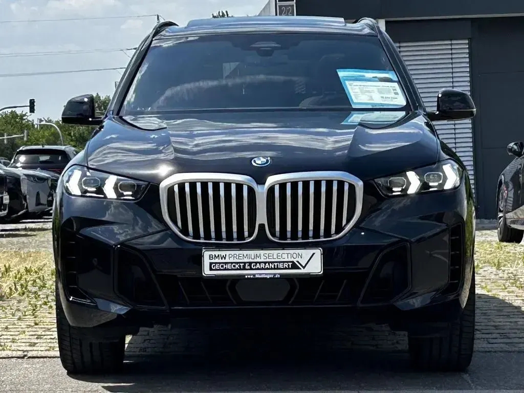 Gebraucht BMW X5 M Sport 489 PS (359 kW) 2025 Black sapphire SUV