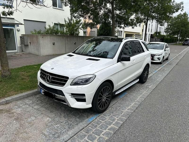 Weiß Gebraucht 2015 Mercedes ML250 AMG line SUV | 26.300 € (Fairer Preis) - Bild 1/4
