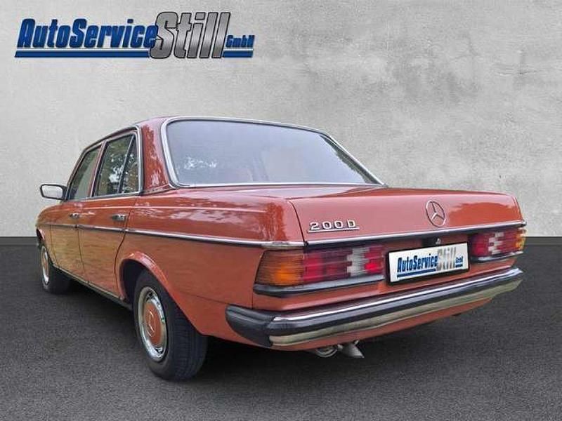 Gebraucht Mercedes 200 60 PS (44 kW) 1981 Englischrot (504u) Limousine