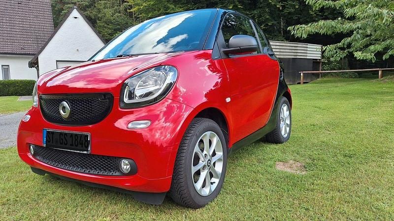 Rot Gebraucht 2018 Smart ForTwo Coupé Coupé | 8.990 € (Fairer Preis) - Bild 1/4