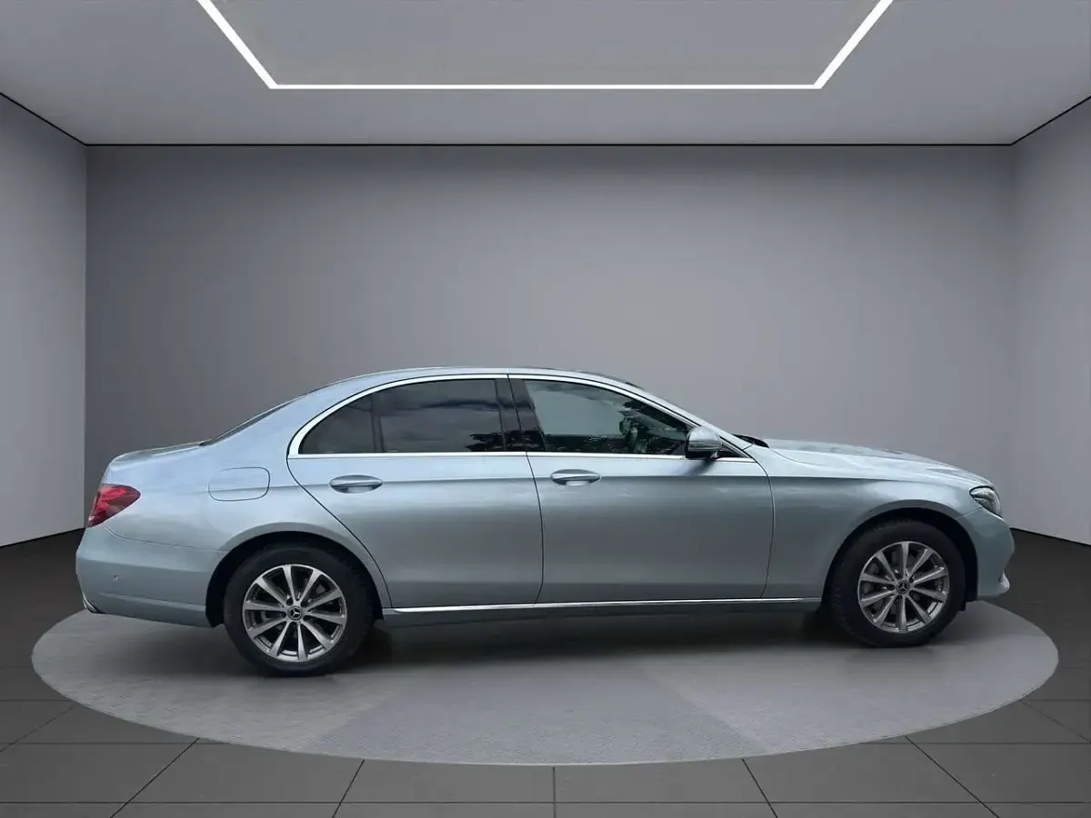 Gebraucht Mercedes E220 194 PS (142 kW) 2017 Grau Limousine