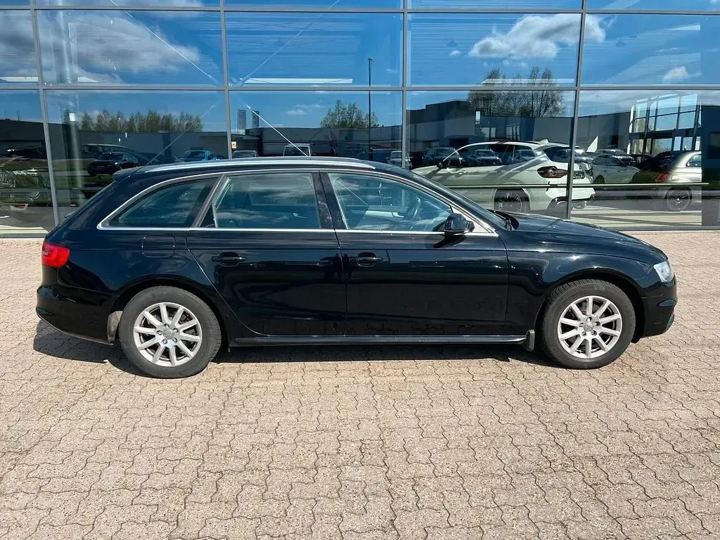 Używany Audi A4 S-Line 150 KM (110 kW) 2014 Czarny Kombi