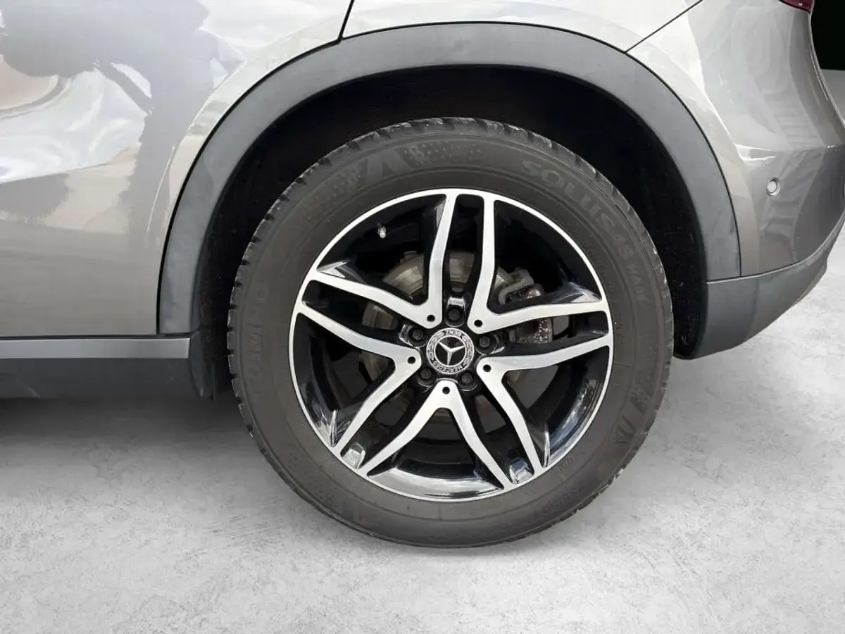 Gebraucht Mercedes GLA180 122 PS (89 kW) 2018 Grau SUV