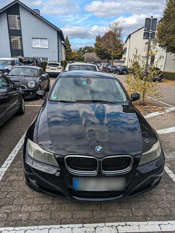 Schwarz Gebraucht 2010 BMW 320 Kombi | 4.500 € (Fairer Preis) - Bild 1/4