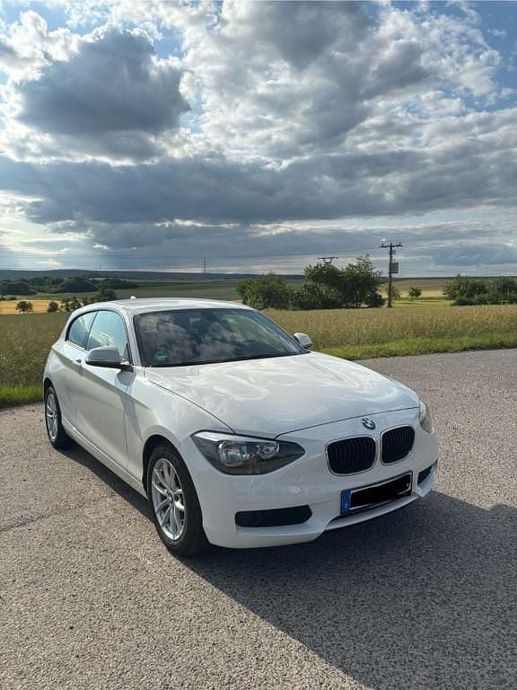 Weiß Gebraucht 2014 BMW 114 Kleinwagen | 7.200 € (Fairer Preis) - Bild 1/4