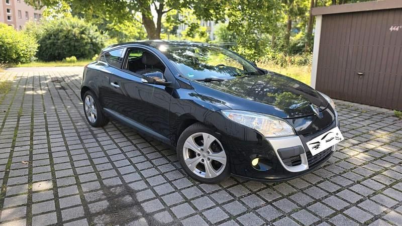 Schwarz Gebraucht 2011 Renault Mégane Coupé Dynamique Coupé | 4.499 € (Fairer Preis) - Bild 1/4