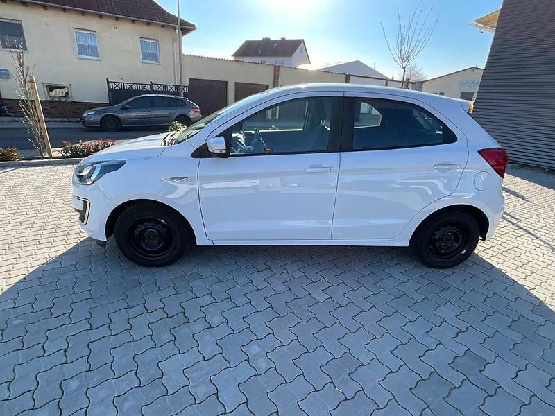 Gebraucht Ford Ka Plus 69 PS (50 kW) 2018 Weiß Kleinwagen