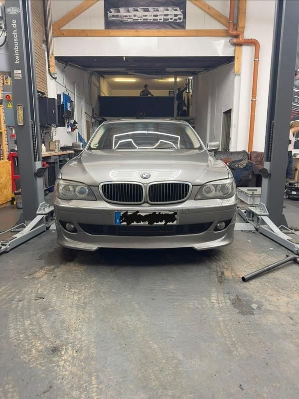 Gebraucht BMW 750L 367 PS (269 kW) 2003 Silber Limousine