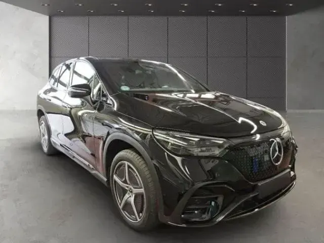 Gebraucht Mercedes EQE350 AMG line 214 kW (292 PS) 2025 Obsidianschwarz  lack SUV