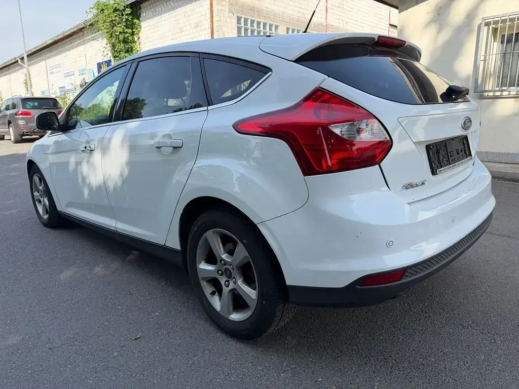 Gebraucht Ford Focus Titanium 125 PS (91 kW) 2014 Weiß Limousine
