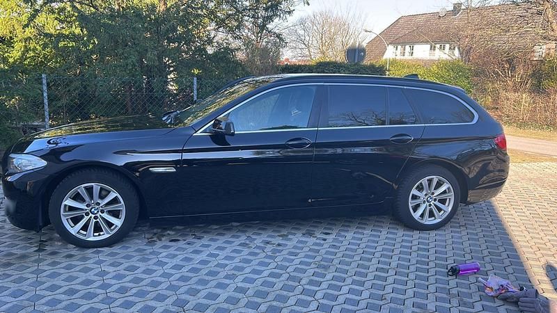 Gebraucht BMW 520 184 PS (135 kW) 2011 Schwarz Kombi
