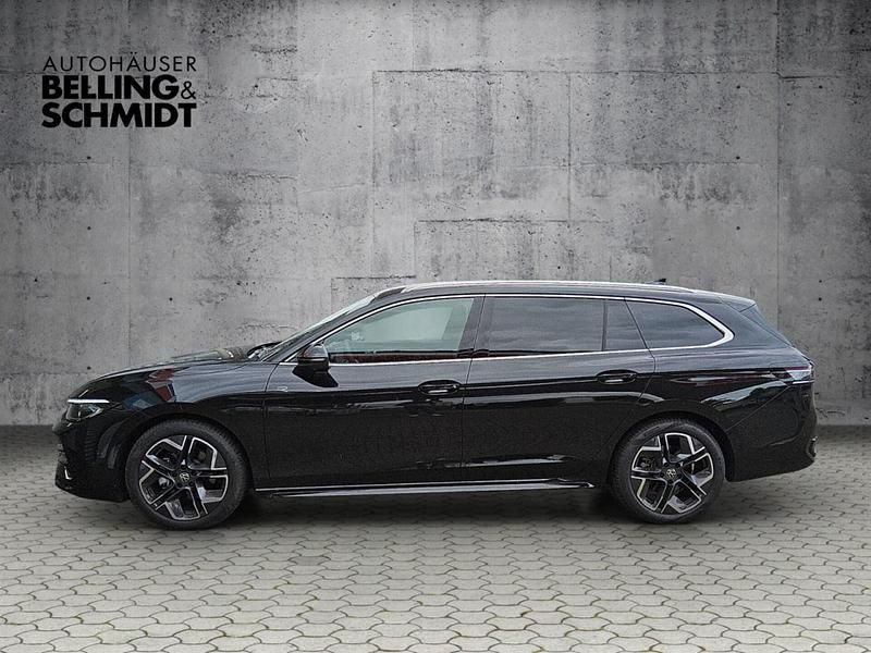 Gebraucht VW Passat R-line 150 PS (110 kW) 2025 Schwarz Kombi