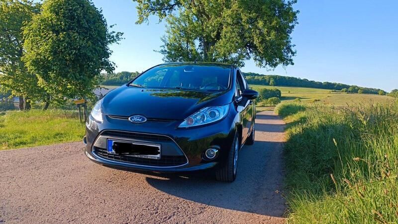 Schwarz Gebraucht 2010 Ford Fiesta Titanium Kleinwagen | 2.899 € (Fairer Preis) - Bild 1/4