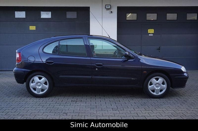 Gebraucht Renault Mégane 107 PS (78 kW) 2000 Blau Limousine