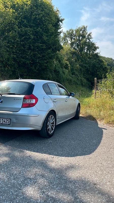 Grau Gebraucht 2007 BMW 120 Kleinwagen | 3.800 € (Fairer Preis) - Bild 1/4