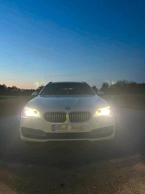 Weiß Gebraucht 2017 BMW 518 Kombi | 17.000 € (Fairer Preis) - Bild 1/4