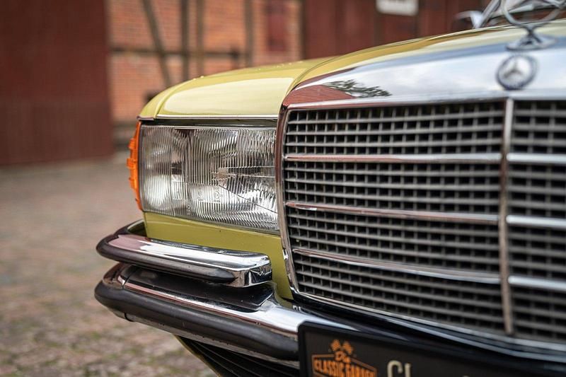 Gebraucht Mercedes E280 185 PS (136 kW) 1976 Gelb Limousine