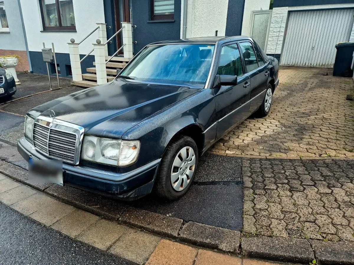 Gebraucht Mercedes E200 105 PS (77 kW) 1990 Grau Limousine