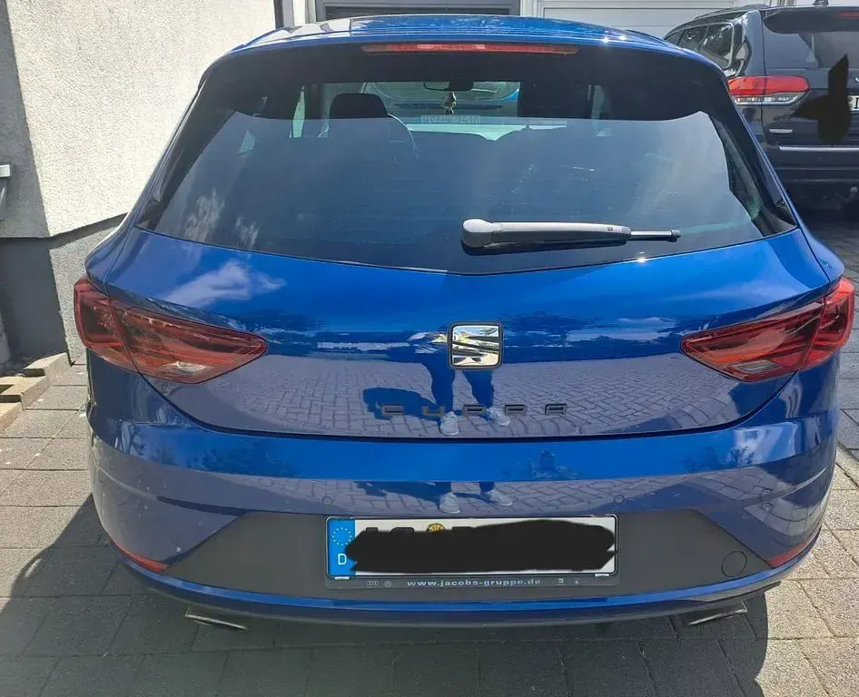 Używany Cupra Leon 300 KM (220 kW) 2018 Niebieski Sedan/Limuzyna