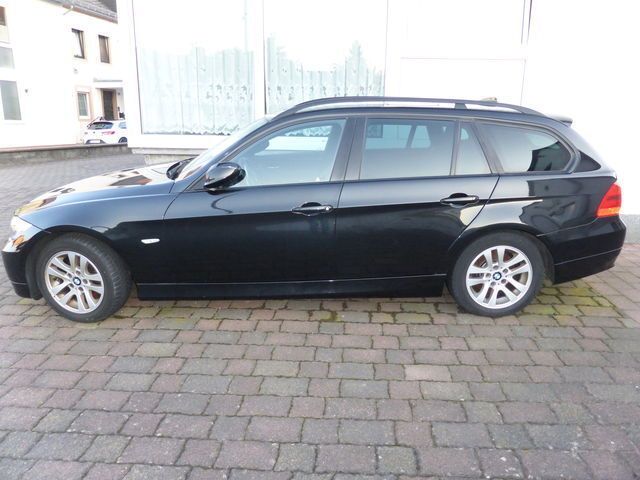 Gebraucht BMW 320 222 PS (163 kW) 2006 Schwarz metallic Kombi