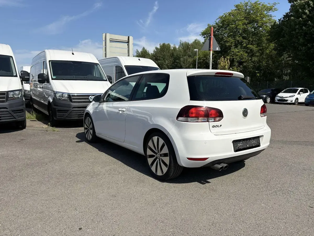 Gebraucht VW Golf VI Highline 122 PS (89 kW) 2009 Weiß Kleinwagen