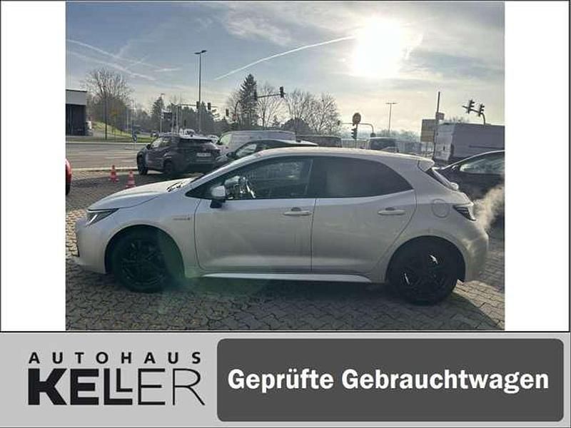 Gebraucht Toyota Corolla Club 122 PS (89 kW) 2019 Cosmicsilber metallic Limousine