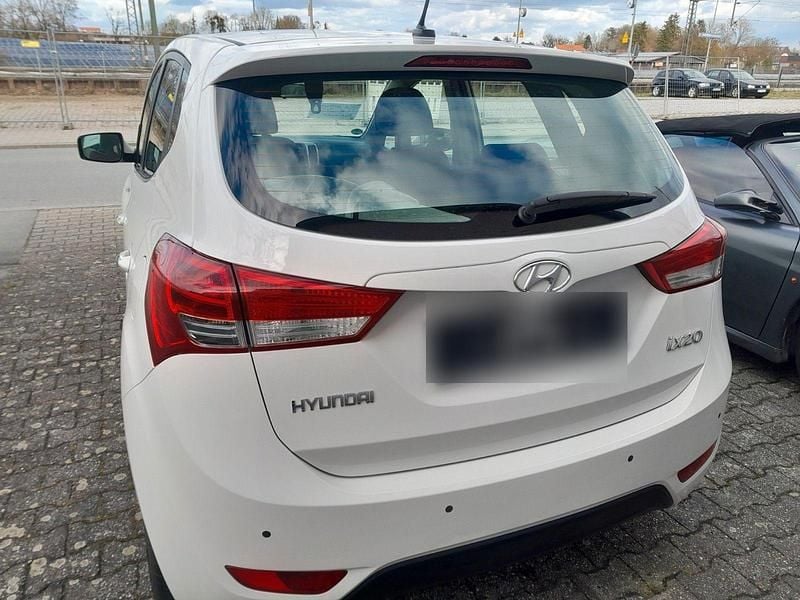 Gebraucht Hyundai ix20 Style 125 PS (91 kW) 2015 Weiß Kleinwagen