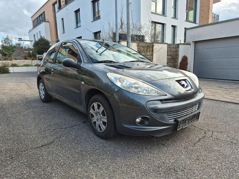 Gebraucht Peugeot 206+ 73 PS (53 kW) 2011 Grau Kleinwagen