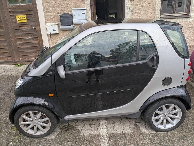 Schwarz Gebraucht 2005 Smart ForTwo Coupé Coupé | 1.700 € (Fairer Preis) - Bild 1/4
