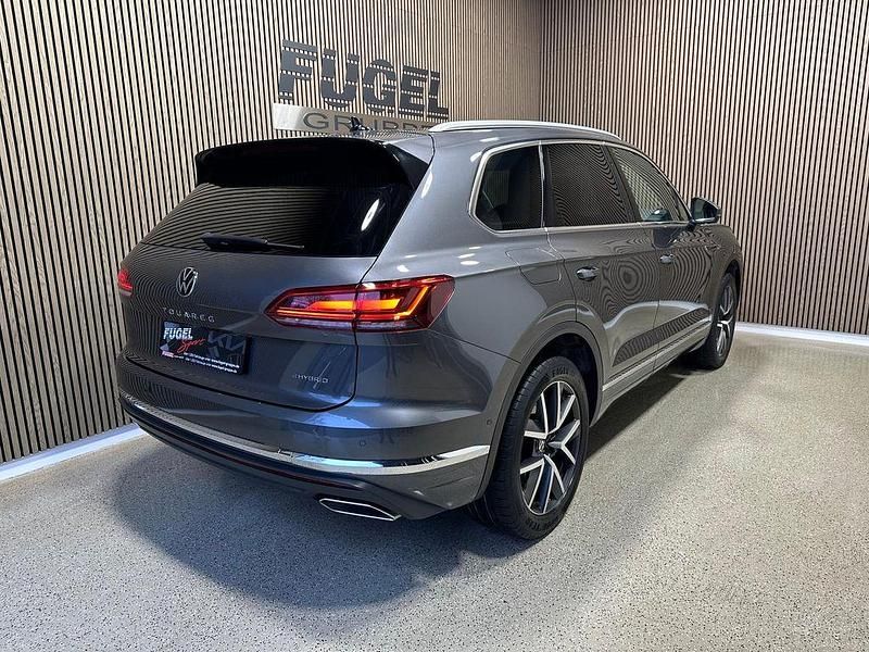 Gebraucht VW Touareg 381 PS (280 kW) 2021 Siliziumgrau metallic SUV