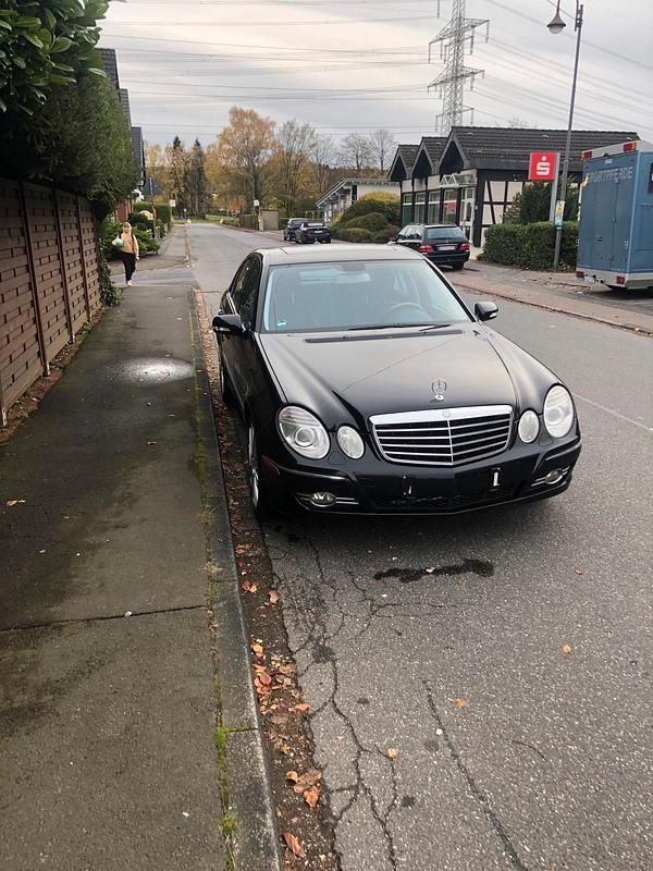 Gebraucht Mercedes E350 Avantgarde 272 PS (200 kW) 2008 Schwarz Limousine