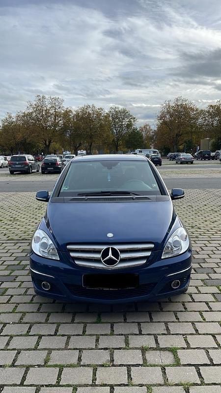 Blau Gebraucht 2011 Mercedes 200 Kleinwagen | 6.000 € (Fairer Preis) - Bild 1/4