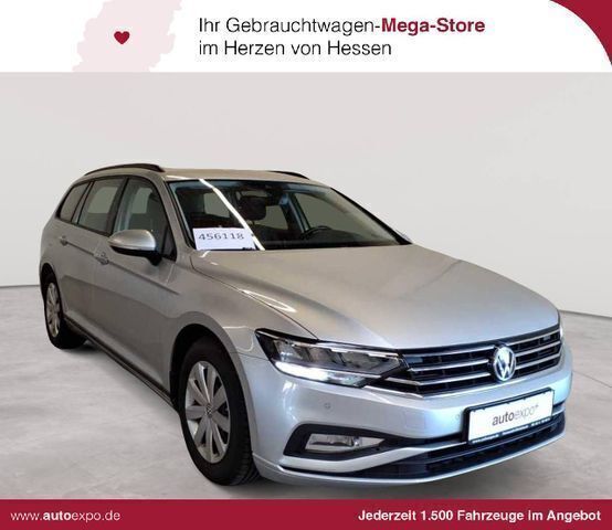 Reflexsilber metallic Gebraucht 2020 VW Passat Kombi | 16.290 € (Superpreis) - Bild 1/4