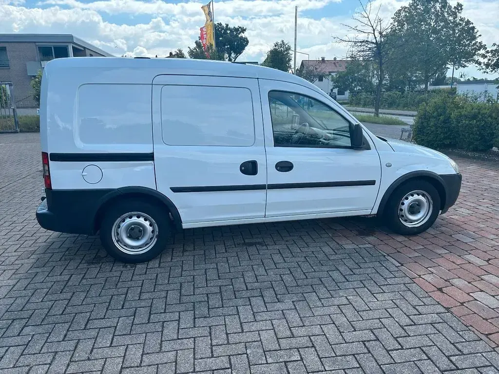 Gebraucht Opel Combo 90 PS (66 kW) 2011 Weiß