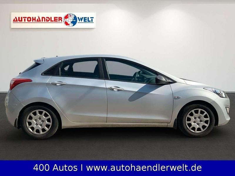 Gebraucht Hyundai i30 Classic 99 PS (72 kW) 2013 Silber Limousine