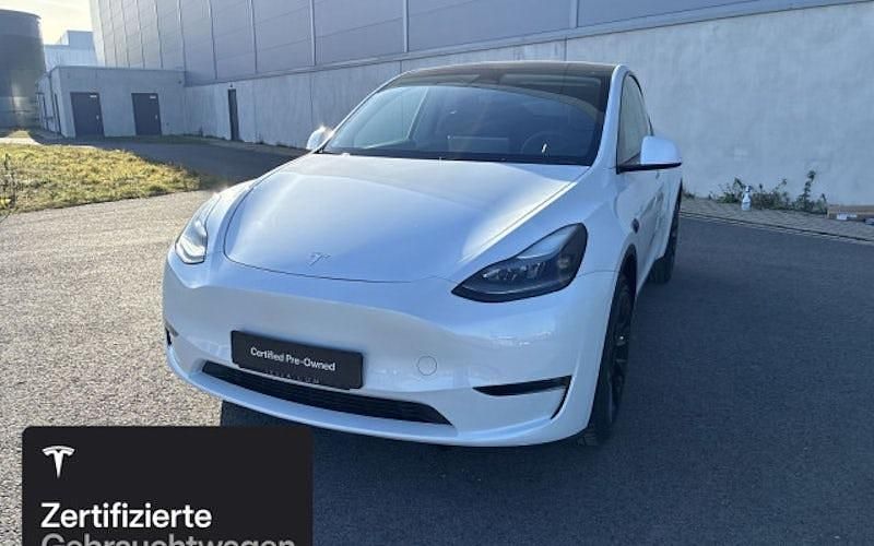 Weiß Gebraucht 2023 Tesla Model Y SUV | 35.100 € (Fairer Preis) - Bild 1/4