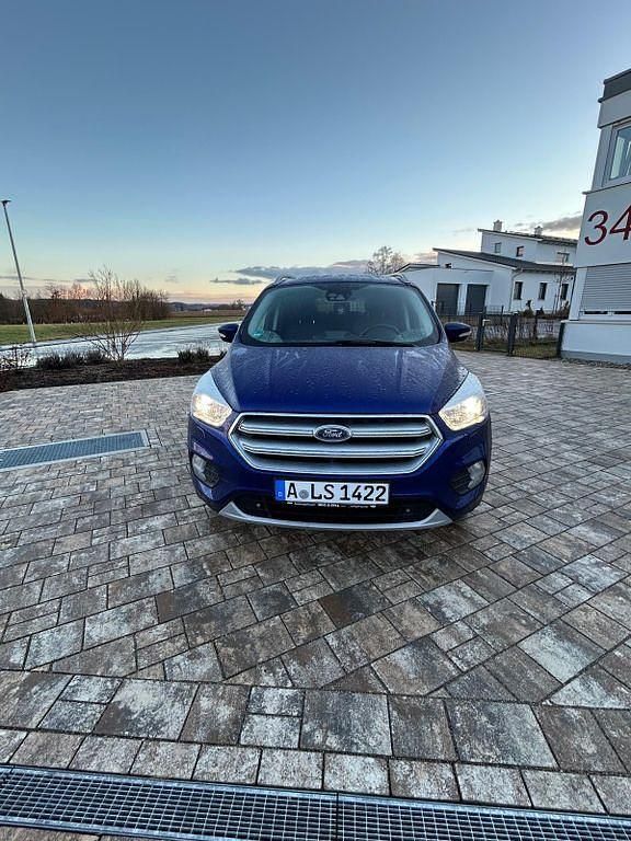Gebraucht Ford Kuga Titanium 150 PS (110 kW) 2017 Blau SUV