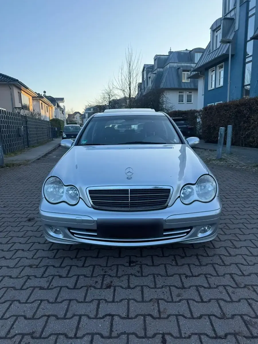 Gebraucht Mercedes C180 Classic 143 PS (105 kW) 2002 Silber Limousine