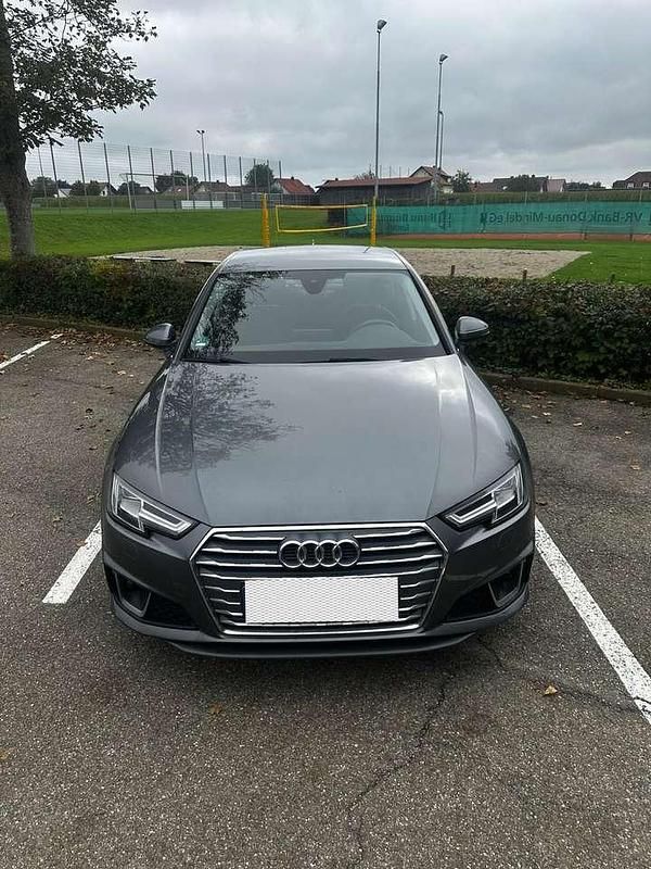 Gebraucht Audi A4 Sport 150 PS (110 kW) 2019 Grau Limousine