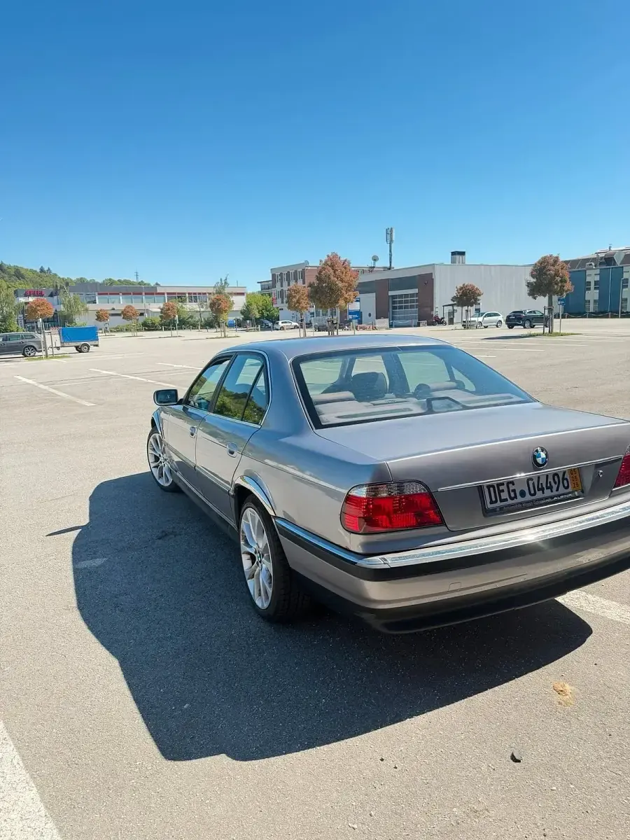 Gebraucht BMW 728 193 PS (141 kW) 1996 Silber Limousine