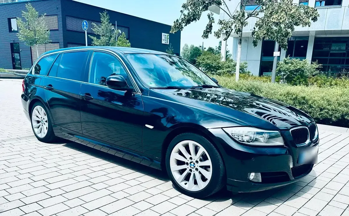 Gebraucht BMW 325 Comfort Edition 197 PS (144 kW) 2009 Schwarz Kombi